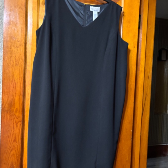 PRELOVED VILLAGER WOMAN 18W 1PC BLACK DRESS - Picture 3 of 3